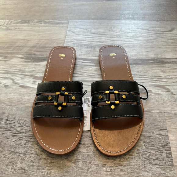 sandals - Picture 3 of 7